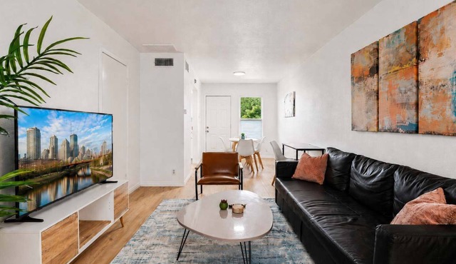 Central modern 2BR close to UT, Moody Center, & DT