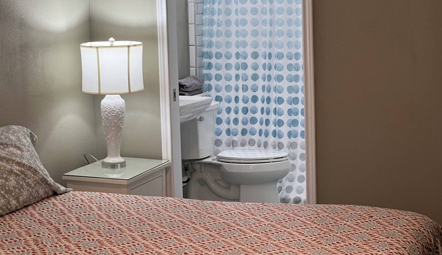 Charming 1-bedroom studio with AC in vibrant Austin