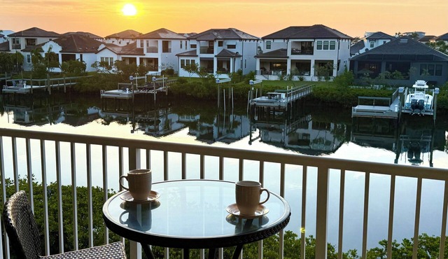 Charming 2-bedroom townhome with WiFi, AC in peaceful Ruskin