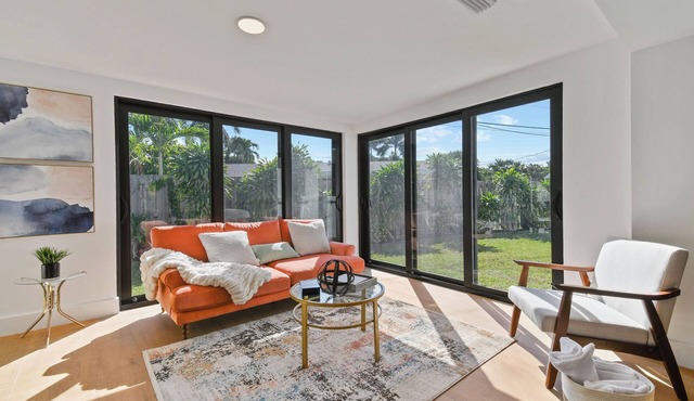 Charming 3-bedroom house in beautiful Delray Beach with pool and AC