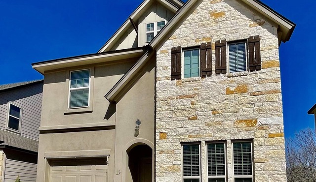 Charming 3BR Austin Home, Private yard + many home amenities