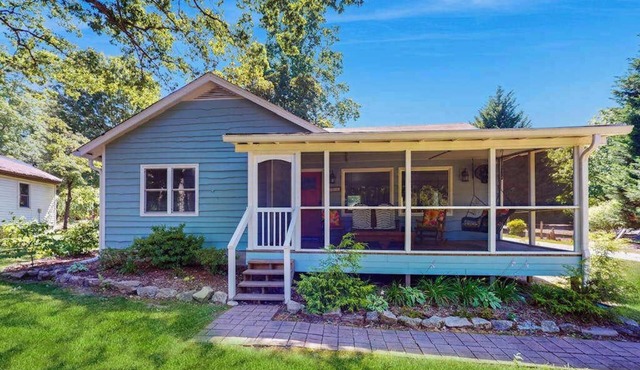 Charming Getaway w/Luxe Interior & Screened Patio - Near Attractions