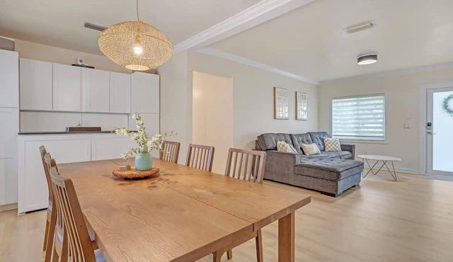 Charming Miami Springs Retreat Near MIA Airport