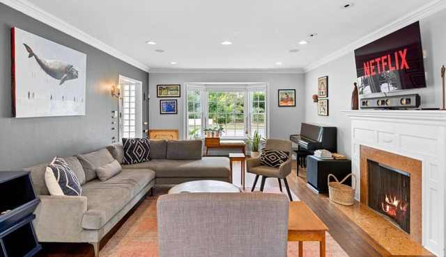 Charming Traditional Westwood 3BR Beautiful Garden