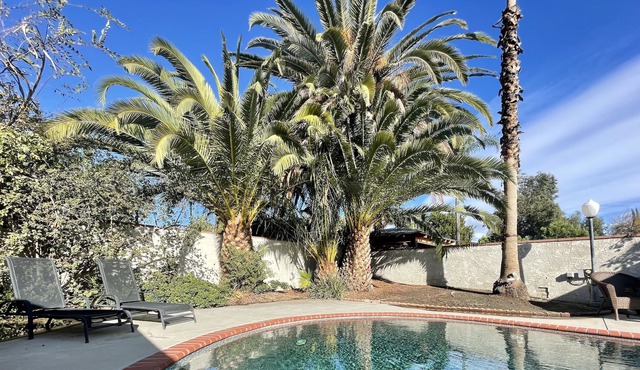 Cheerful 3 bedroom vacation home with pool access