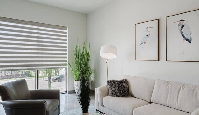 Chic 2BR, Beachside Escape for Families in FLL!