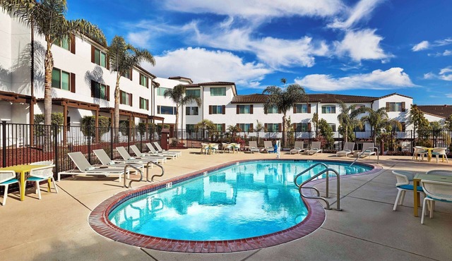 Classic King Suite | Free Parking, 1.9 mi to Monarch Butterfly Grove