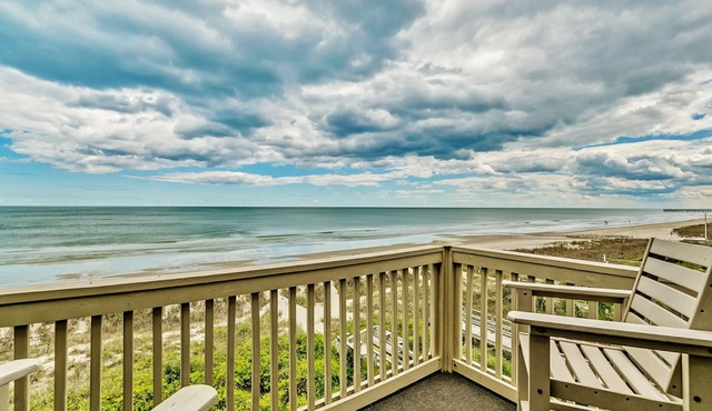 Classy, Clean & Elegant Oceanfront 'Penthouse' ~
