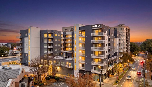 Comfortable One-Bedroom Apartment w/Private Balcony