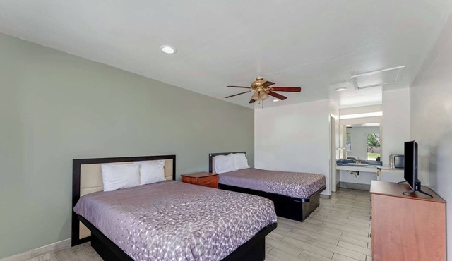 Comfortable Room w/Complimentary Breakfast - Perfect for a Restful Stay