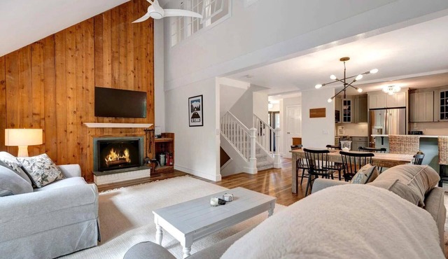 Condo near Ski Hill, Renovated, Kingswood