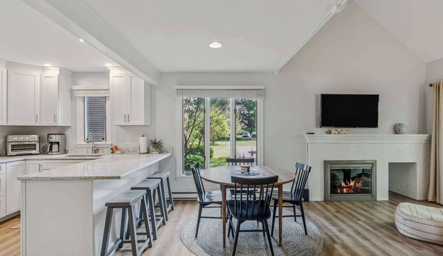 Condo Steps from Lake Pinneo, Fairway Village