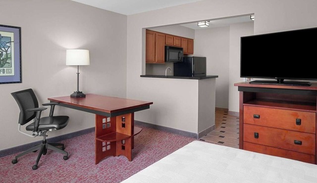 Convenient Studio w/Fully Equipped Kitchen off San Tomas Expy