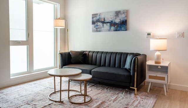 Cozy 1-bedroom apartment in SF with AC, fitness room