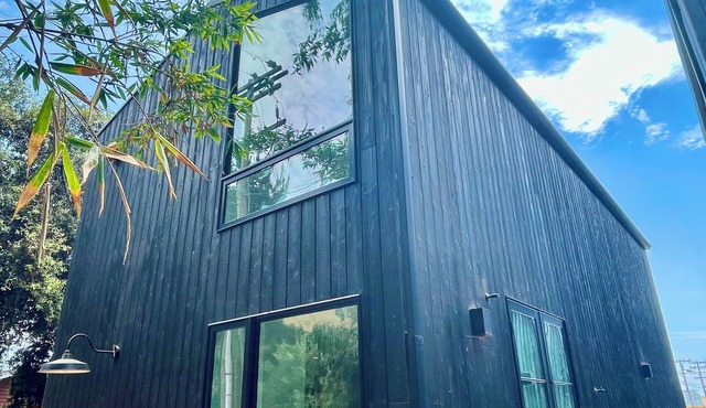 Cozy 1-bedroom beach bungalow in beautiful Encinitas 1 block from surf with AC