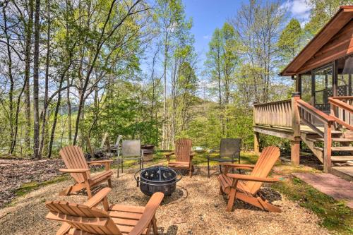 Cozy Hiawassee Cabin w/Fire Pit & Mtn Views!