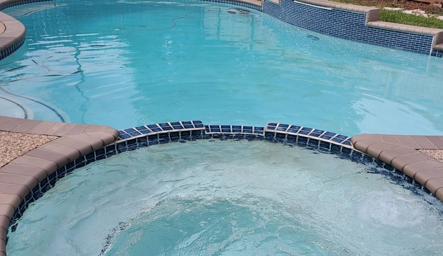 Cozy home with private swimming pool and spa Near IAH Airport