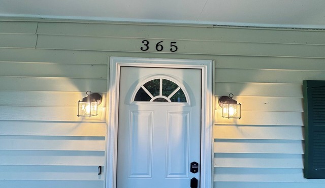 Cozy Lakefront Retreat Near Watts Bar Lake in Spring City, TN