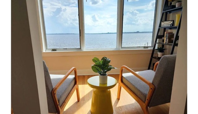 Cozy Riverview