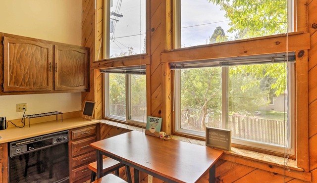 Cozy Studio Near Hiking & Skiing, Walk to Downtown