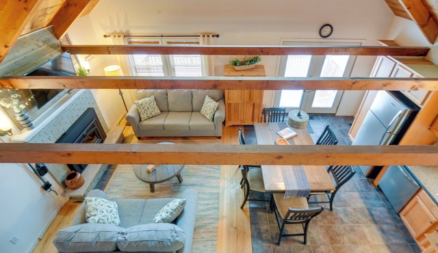 Cozy Tuftonboro Escape: Steps to Private Beaches!