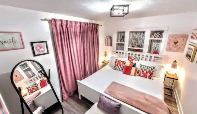 Creative Chalet - 3 King Beds! 4 rooms! Gig Wifi⚡️
