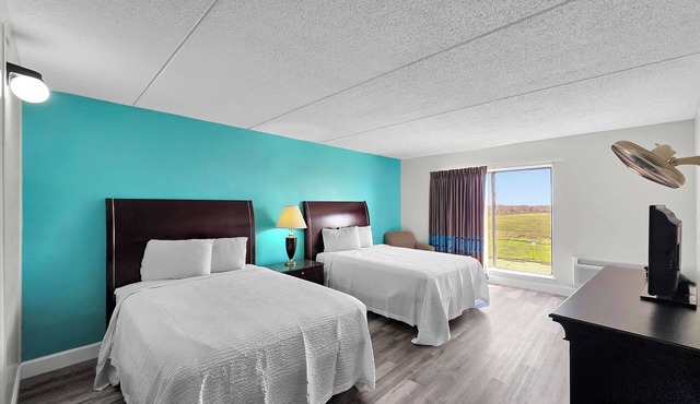 Crystal Palace Resort - Queen Suite