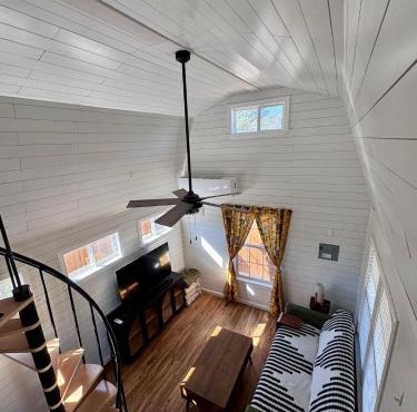 Cute Barn Guesthouse - Minutes from Downtown and major Attractions