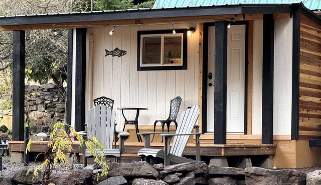 Cute Cozy Cabin for Two for a Romantic Escape in the Umpqua National Forest in Oregon