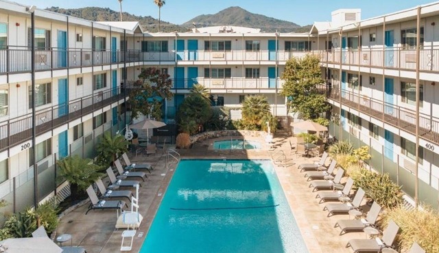Delightful Retreat | Near Golden Gate | Kitchen | Free Parking | Onsite Pool