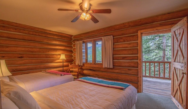 Double Queen Room - Twin Sisters View