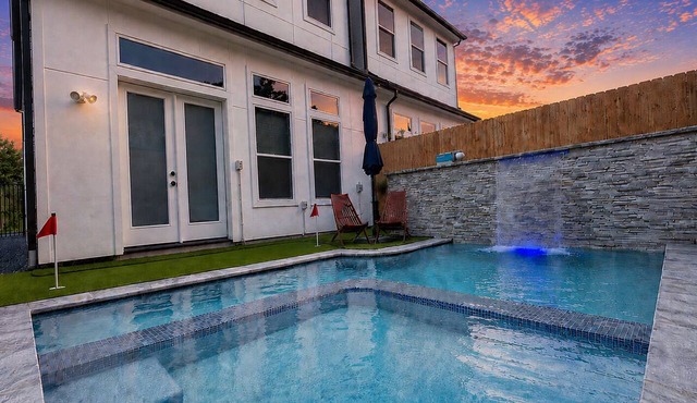 Downtown Retreat | Heated pool/Spa | Rooftop Patio