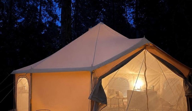 Emerson Camp, Private Glamping Radio Ranch (Tub)