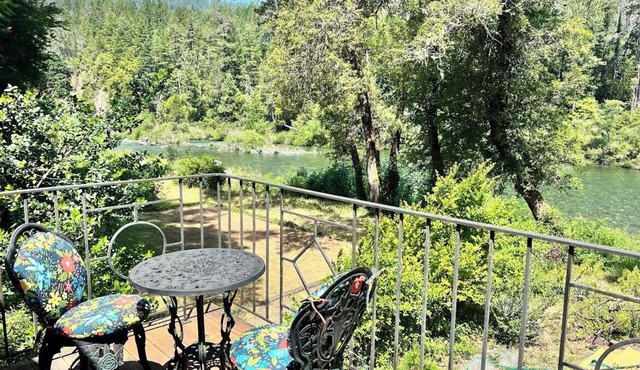 Exceptional View Studio apartment with beautiful, spectacular river view.