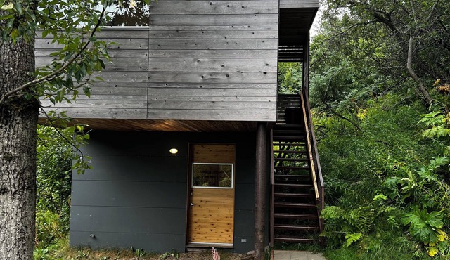 Fireweed Hollow Junior - Cozy and cute modern cabin