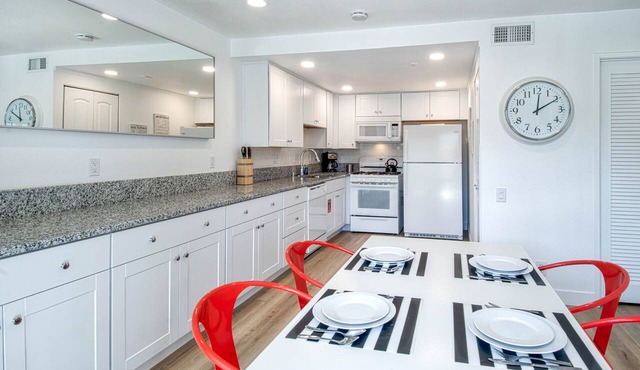 Funtierland + Suite Escapes 6 (new location!) + Walk to Disneyland + 3 Pools