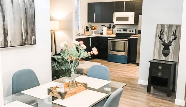 Gaslamp 2BR Suite Free Parking Convention Walk