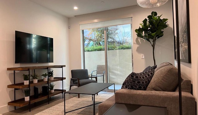 Gated Luxury West Hollywood Condo, King Bed, Garage Parking, Gym
