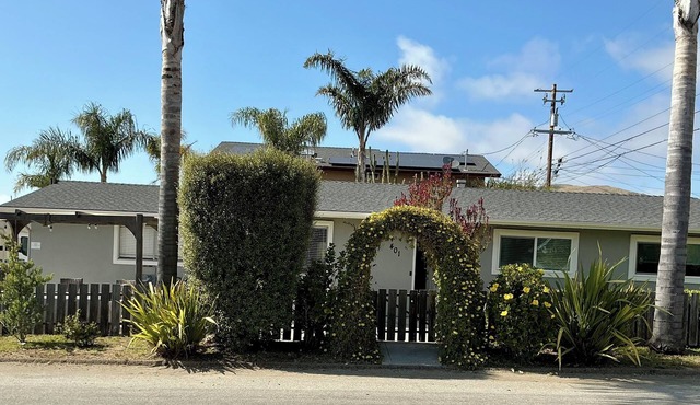 Gorgeous 3-bedroom house with a bonus/4th bedroom, perfect for a beach getaway