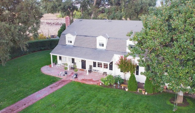 Grand FarmHouse with Hot Tub & Pool!