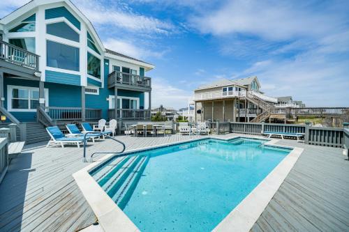Grand Seaside Escape w/Direct Beach Access!