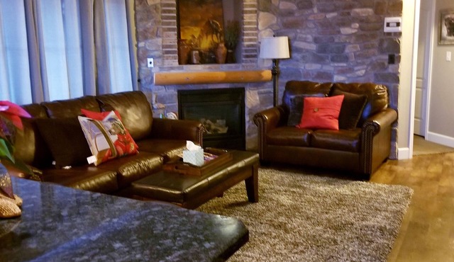 Great Rates! Garage Parking and Shuttle- Easy Deer Valley Access!