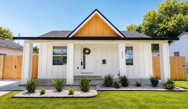 Home: 3 Minutes to Sylvan Beach with a Hot Tub and Office Space
