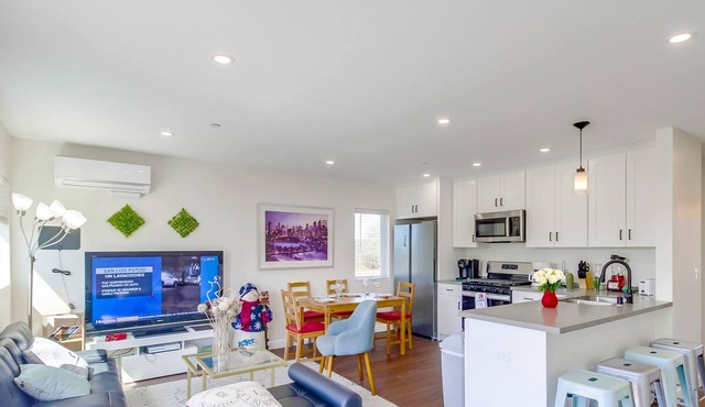 Home Near Downtown SD Gaslamp & Beach, 3-Bed 3-Bath