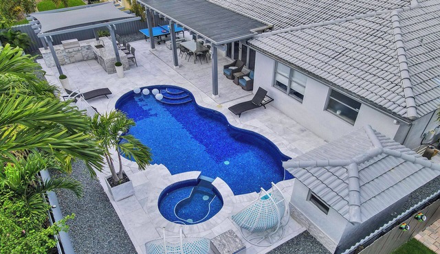 House Pool Relax and Comfort.