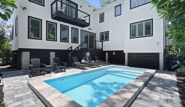 In the heart of the St. Simons Village, Steps to the Ocean, Sea Island Lodge and Heated Pool!