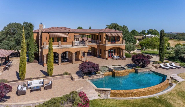 Infinity Pool + Spa | Gated Vineyard Near Paso | Mira Vista Vineyard Estate