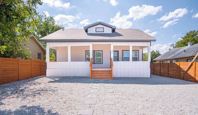 Inviting 4BR/3BA Near Downtown & Riverwalk