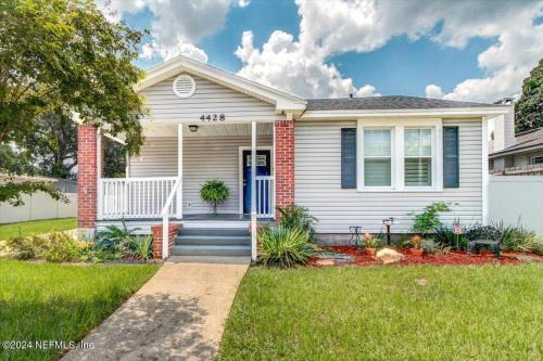 Jacksonville Hideaway Modern Unit