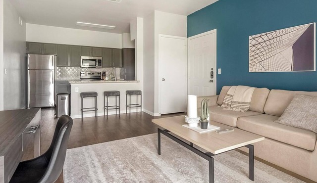 Landing | Beautiful 2BD, Clubhouse, Gym